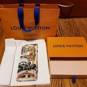 LOUIS VUITTON Silk Voyage Extraordinaire Bandeau Scarf. NWT. Authentic.